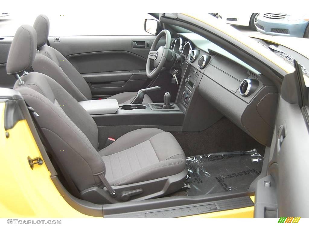 2005 Mustang GT Deluxe Convertible - Screaming Yellow / Dark Charcoal photo #14