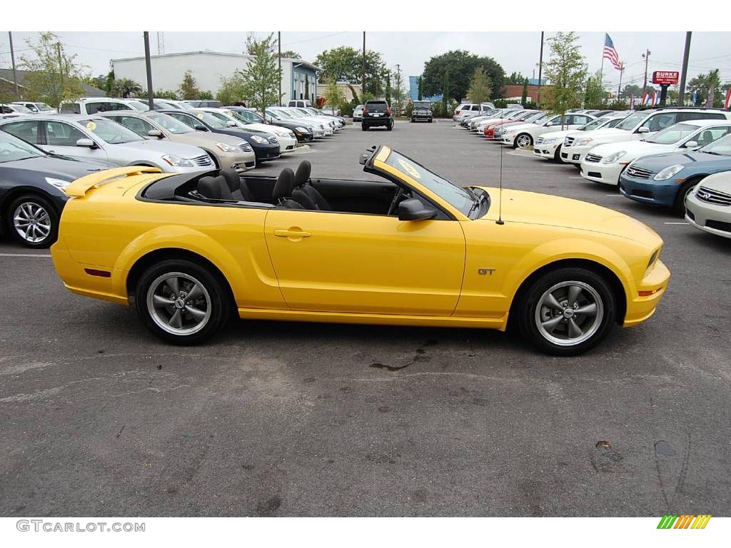 2005 Mustang GT Deluxe Convertible - Screaming Yellow / Dark Charcoal photo #17