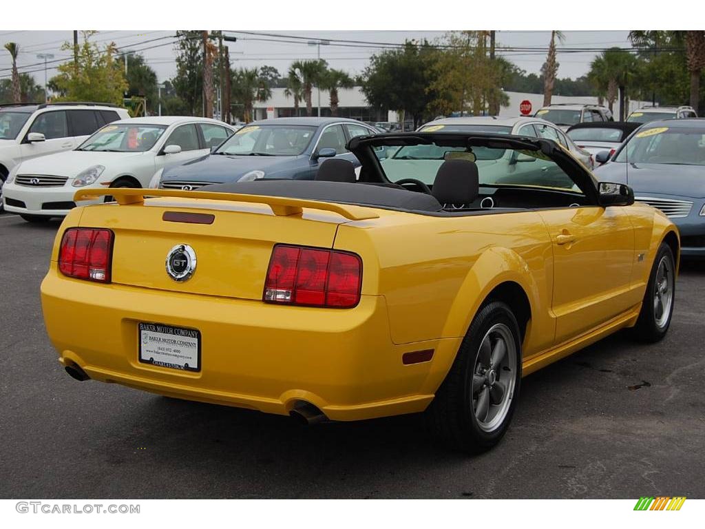 2005 Mustang GT Deluxe Convertible - Screaming Yellow / Dark Charcoal photo #18