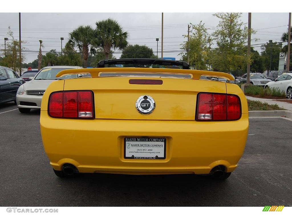 2005 Mustang GT Deluxe Convertible - Screaming Yellow / Dark Charcoal photo #19