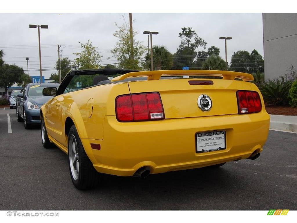 2005 Mustang GT Deluxe Convertible - Screaming Yellow / Dark Charcoal photo #20