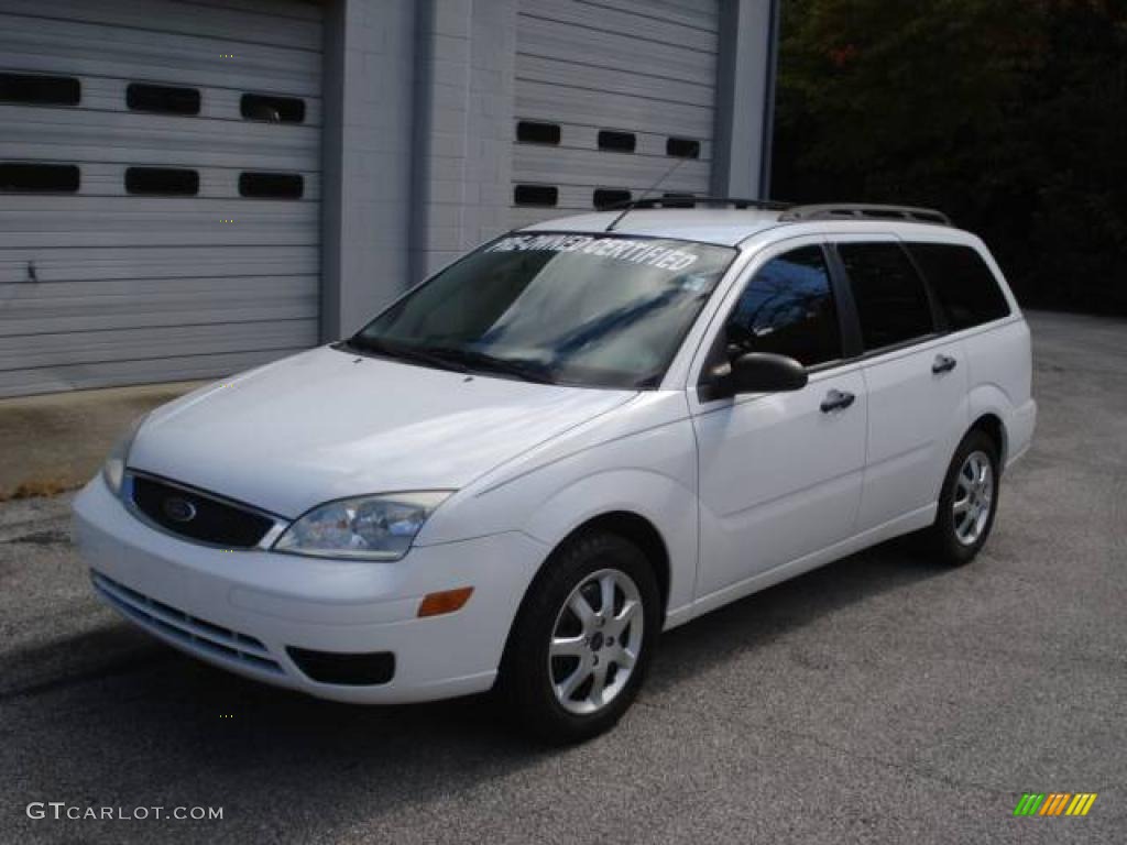 2005 Focus ZXW SE Wagon - Cloud 9 White / Dark Flint/Light Flint photo #6