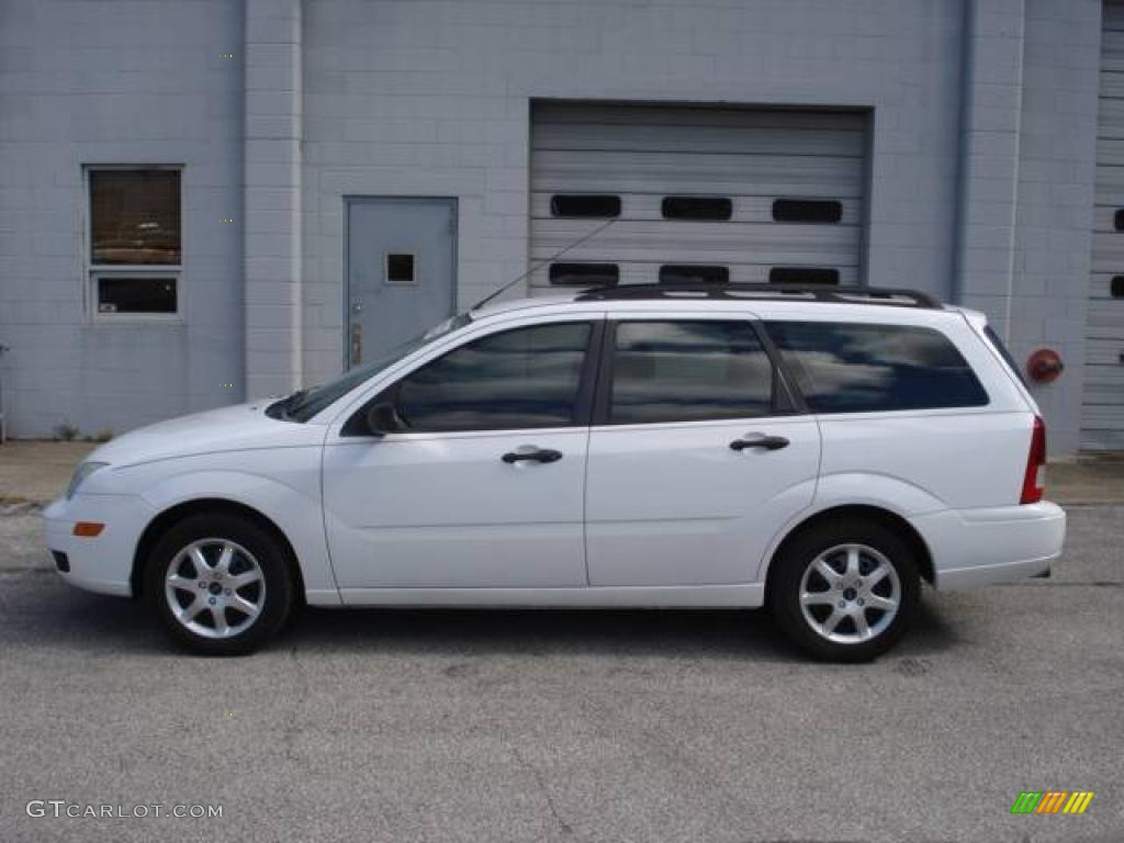 2005 Focus ZXW SE Wagon - Cloud 9 White / Dark Flint/Light Flint photo #7