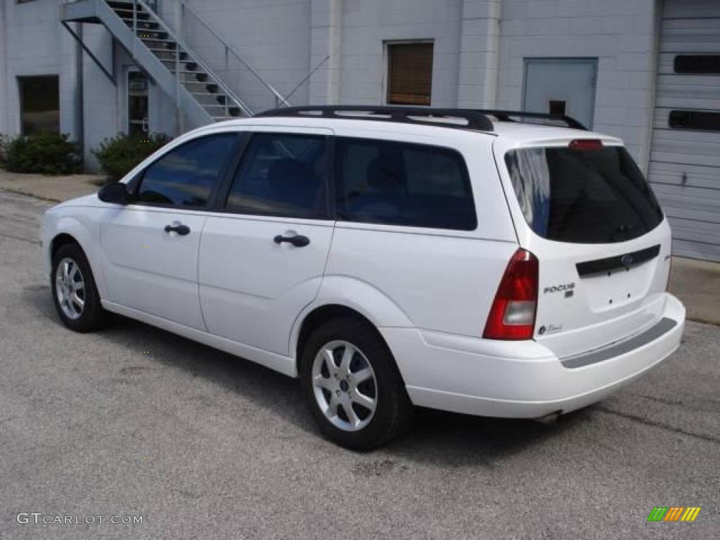 2005 Focus ZXW SE Wagon - Cloud 9 White / Dark Flint/Light Flint photo #8