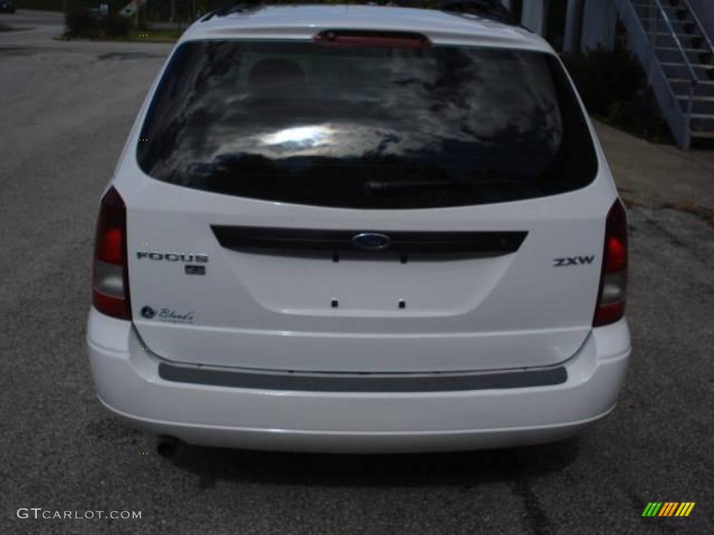2005 Focus ZXW SE Wagon - Cloud 9 White / Dark Flint/Light Flint photo #15