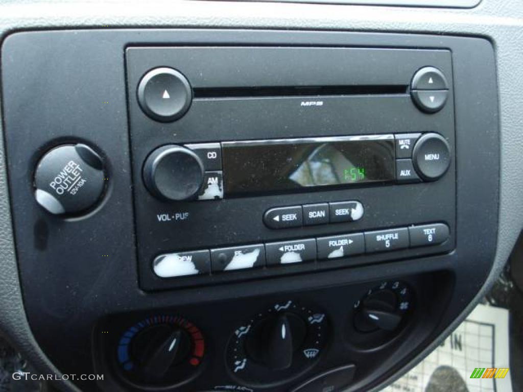 2005 Focus ZXW SE Wagon - Cloud 9 White / Dark Flint/Light Flint photo #23