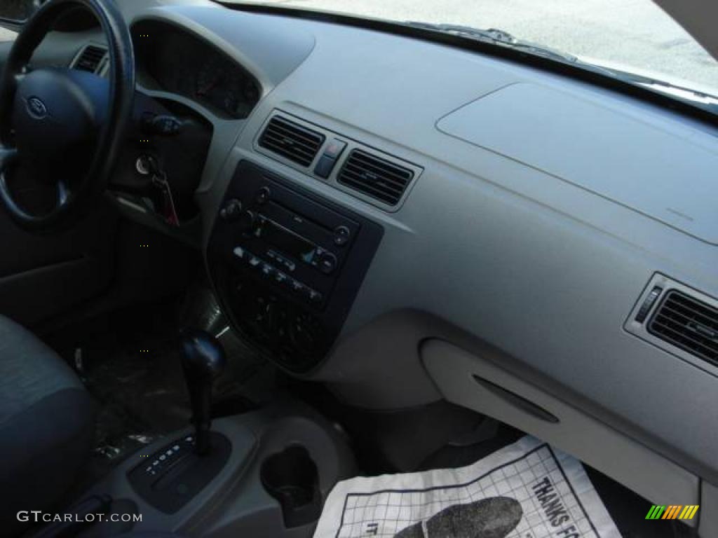 2005 Focus ZXW SE Wagon - Cloud 9 White / Dark Flint/Light Flint photo #32