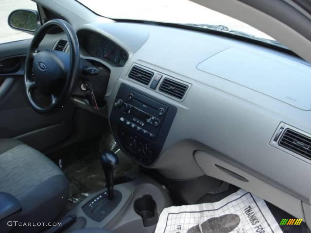 2005 Focus ZXW SE Wagon - Cloud 9 White / Dark Flint/Light Flint photo #33