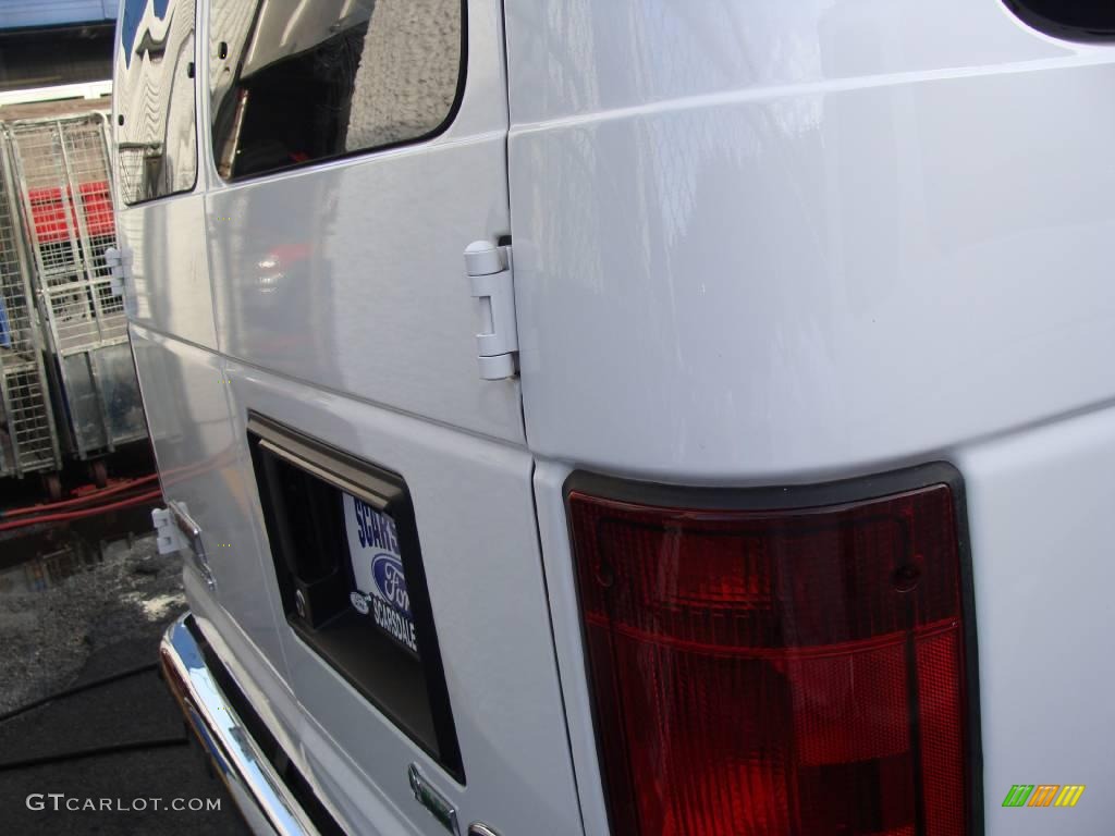 2009 E Series Van E350 Super Duty XLT Extended Passenger - Oxford White / Medium Flint photo #5