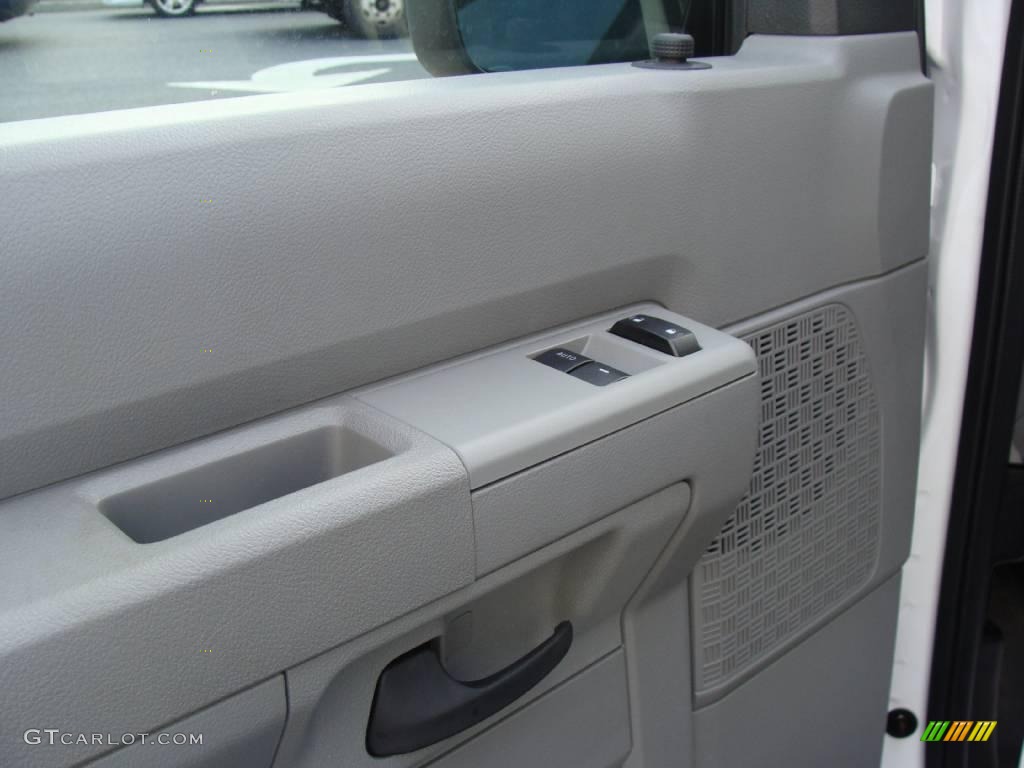 2009 E Series Van E350 Super Duty XLT Extended Passenger - Oxford White / Medium Flint photo #11