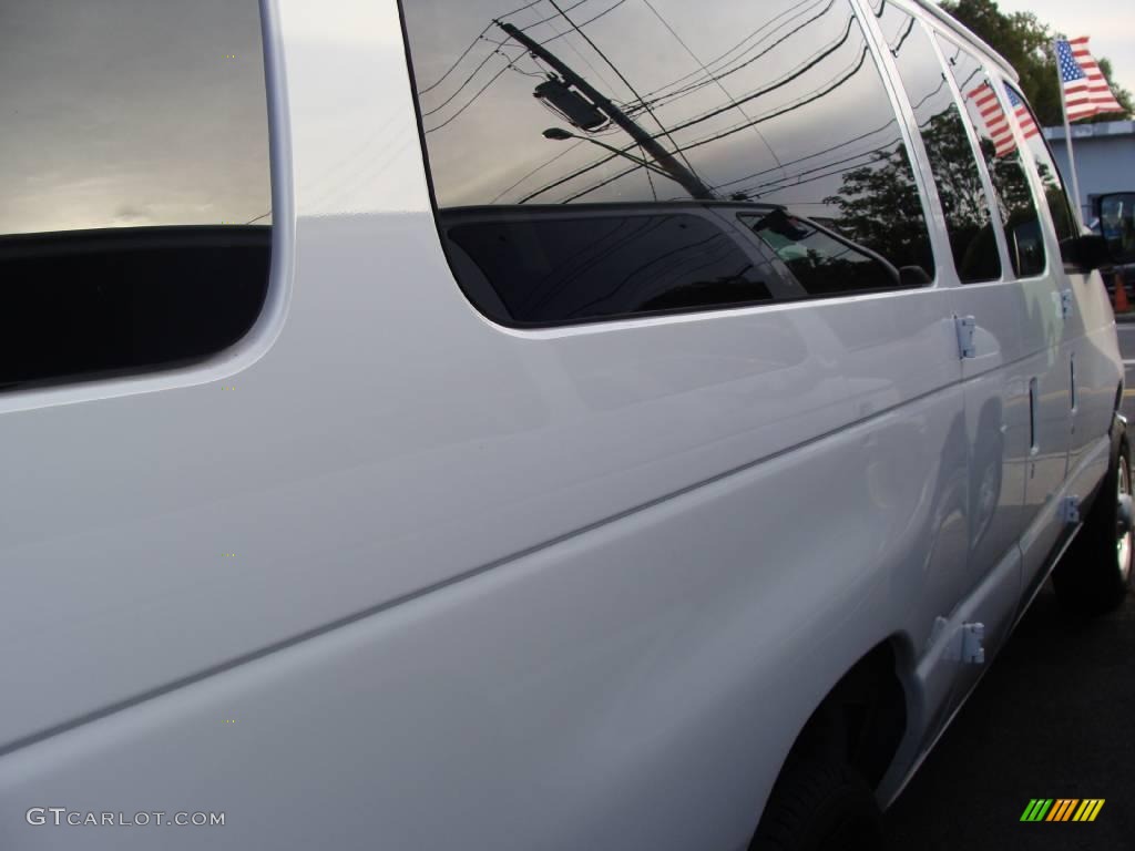 2009 E Series Van E350 Super Duty XL Extended Passenger - Oxford White / Medium Flint photo #4