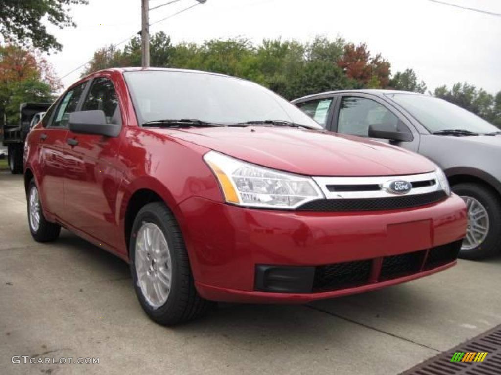 2010 Focus SE Sedan - Sangria Red Metallic / Charcoal Black photo #2
