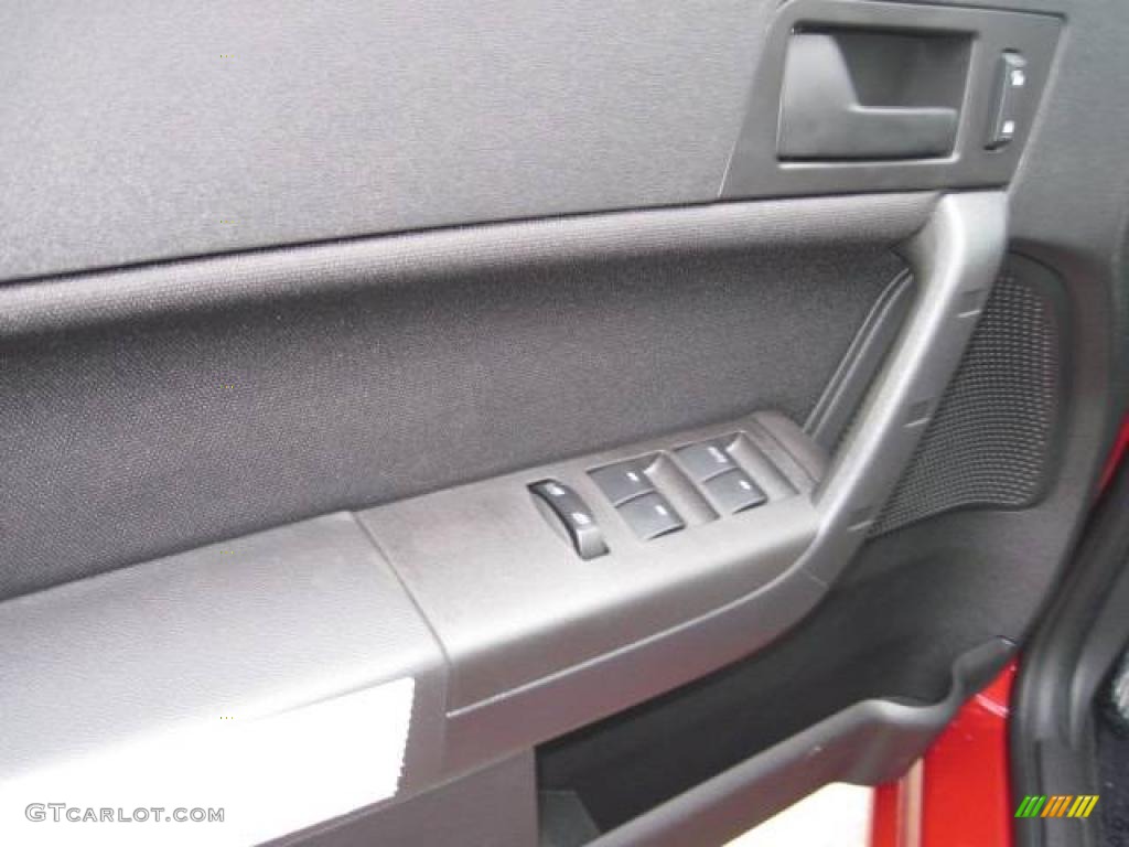 2010 Focus SE Sedan - Sangria Red Metallic / Charcoal Black photo #5