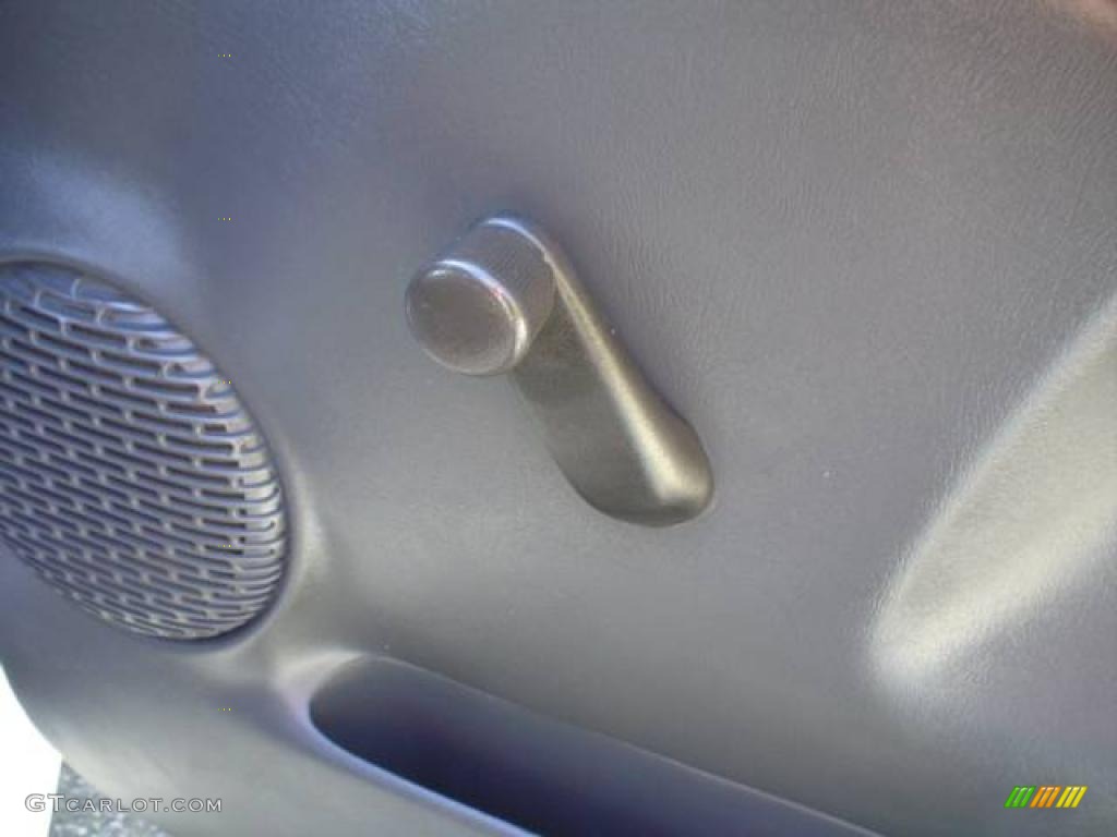 2002 Sierra 1500 SL Regular Cab - Summit White / Graphite photo #19