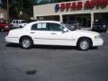 2001 White Pearl Tri Coat Lincoln Town Car Executive  photo #1