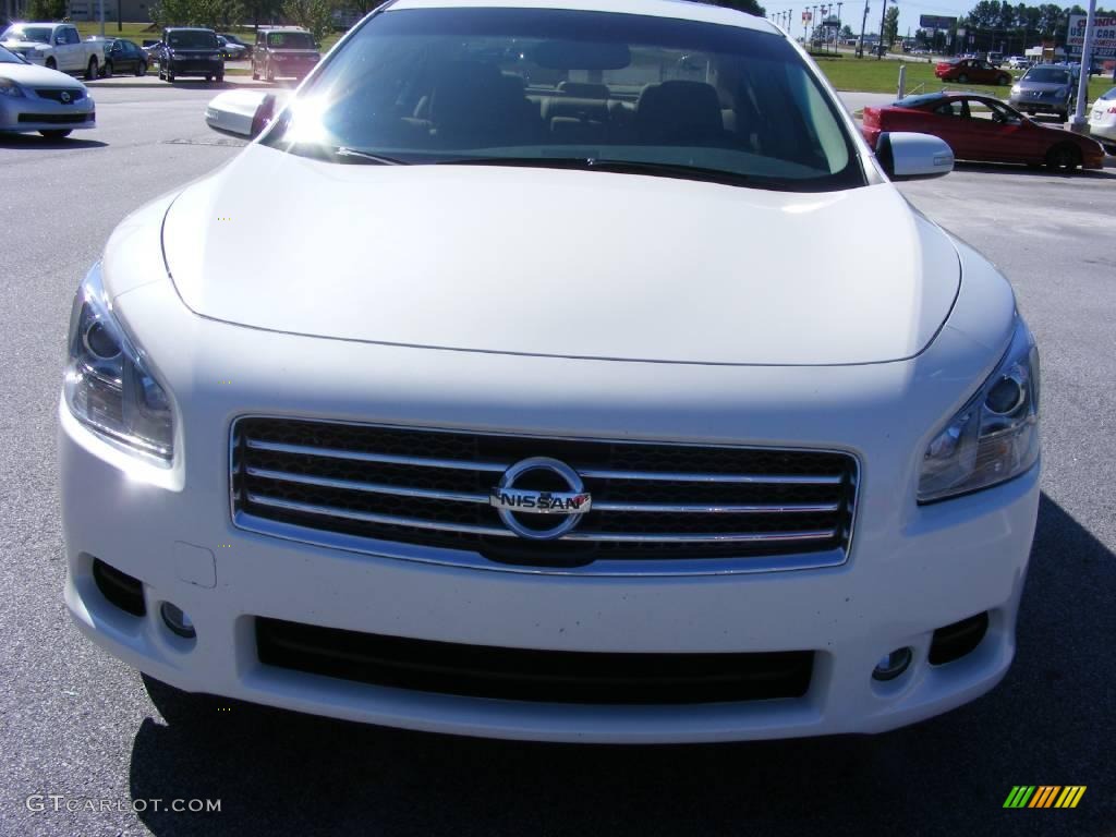 2010 Maxima 3.5 SV - Winter Frost White / Caffe Latte photo #3