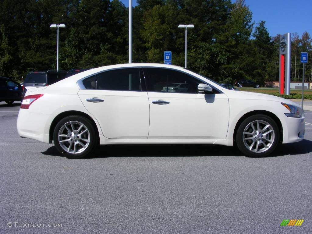 2010 Maxima 3.5 SV - Winter Frost White / Caffe Latte photo #5