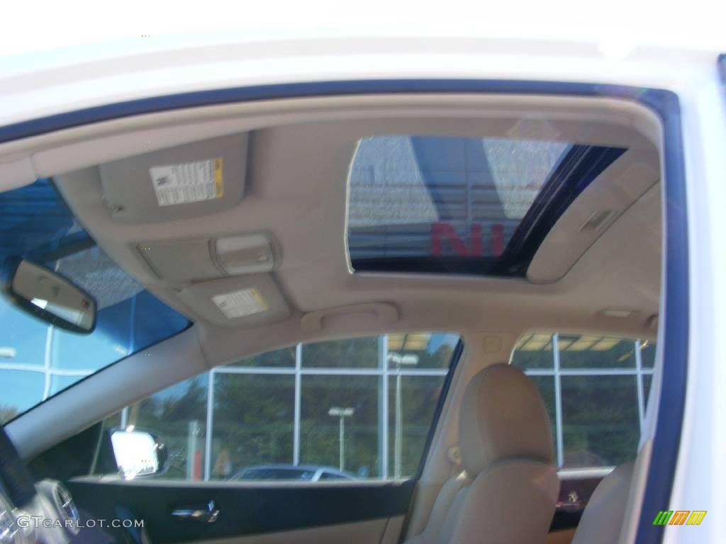 2010 Maxima 3.5 SV - Winter Frost White / Caffe Latte photo #17