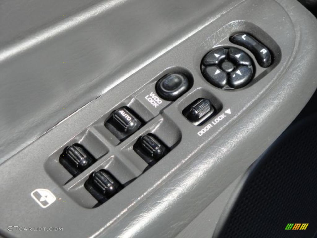 2005 Ram 1500 SLT Quad Cab 4x4 - Bright Silver Metallic / Dark Slate Gray photo #24
