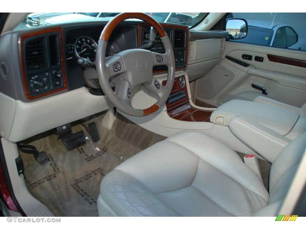 2003 DeVille Sedan - Crimson Red Pearl / Oatmeal photo #21