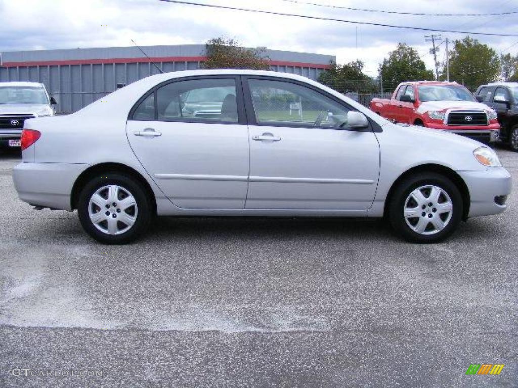 2005 Corolla LE - Silver Streak Mica / Light Gray photo #2