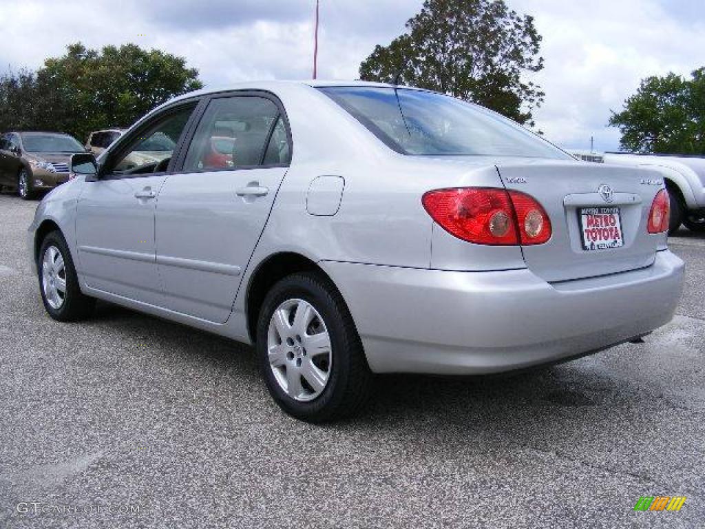 2005 Corolla LE - Silver Streak Mica / Light Gray photo #5