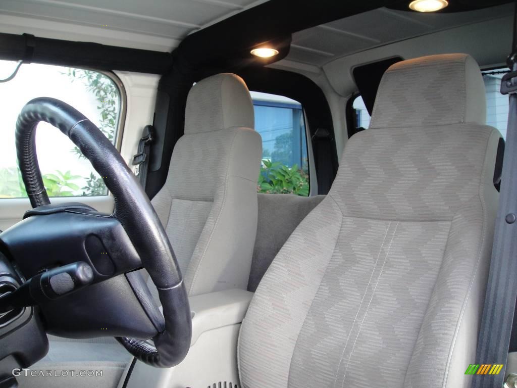 2004 Wrangler X 4x4 - Light Khaki Metallic / Khaki photo #9