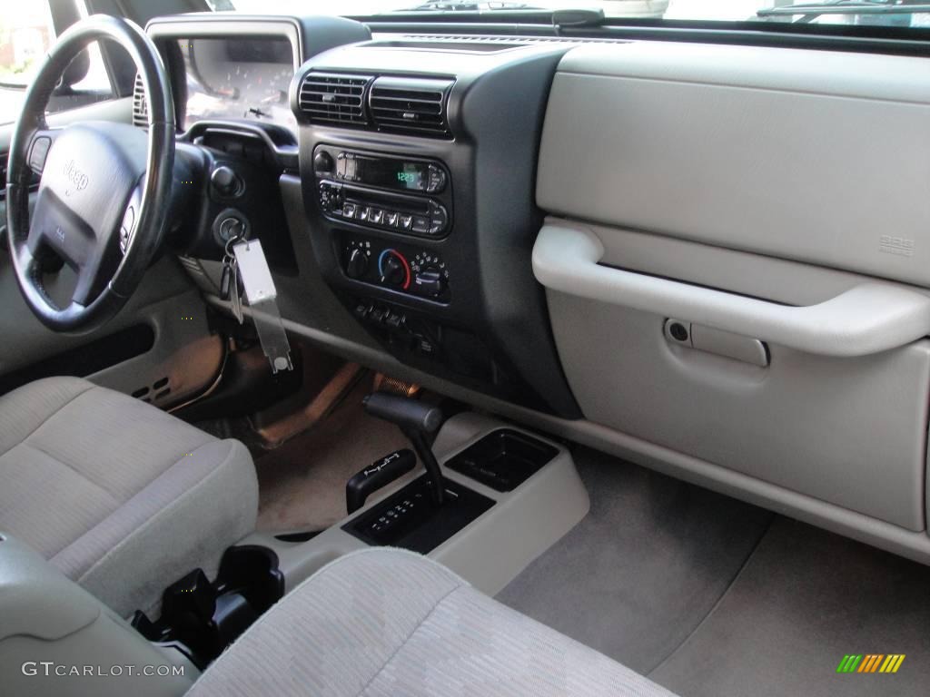 2004 Wrangler X 4x4 - Light Khaki Metallic / Khaki photo #12
