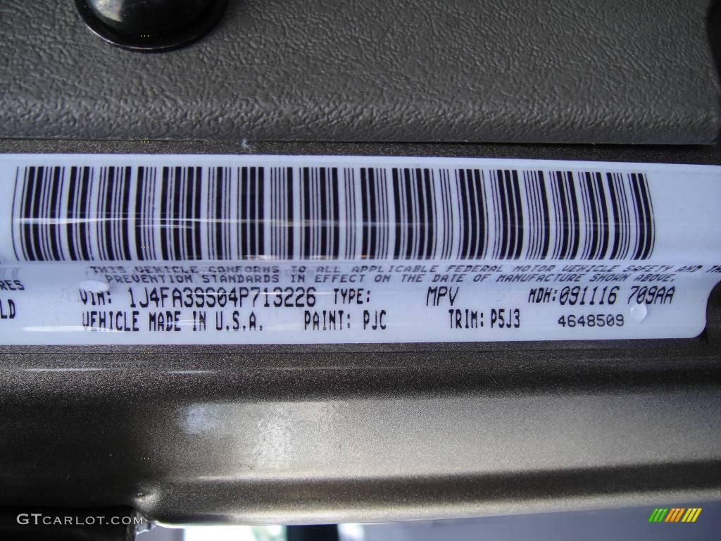 2004 Wrangler X 4x4 - Light Khaki Metallic / Khaki photo #15