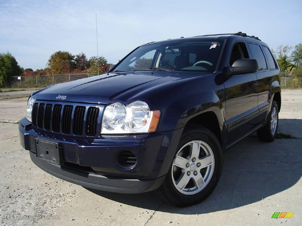 2005 Grand Cherokee Laredo 4x4 - Midnight Blue Pearl / Medium Slate Gray photo #1