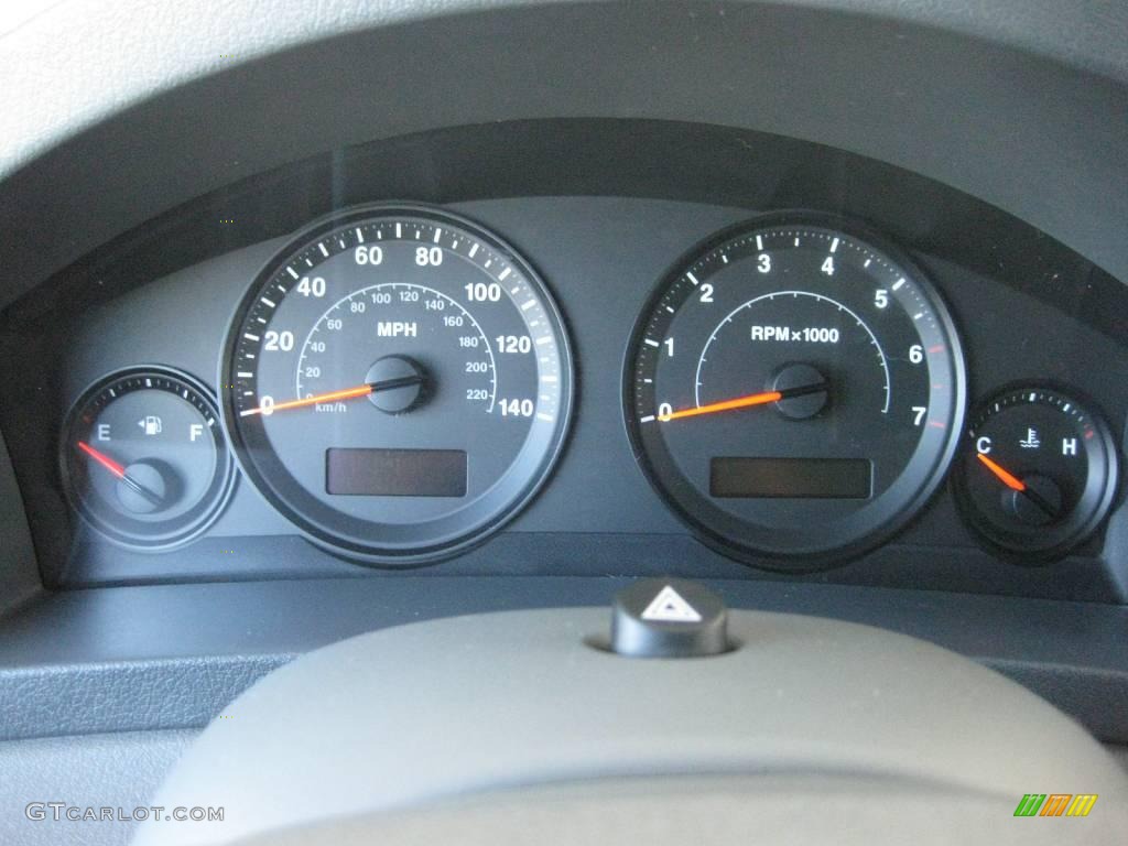 2005 Grand Cherokee Laredo 4x4 - Stone White / Medium Slate Gray photo #17