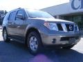 2006 Granite Metallic Nissan Pathfinder SE  photo #2