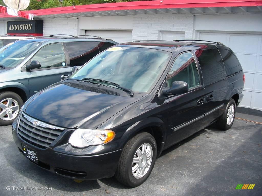 2007 Town & Country Touring - Brilliant Black Crystal Pearl / Medium Slate Gray photo #1