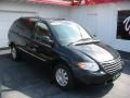 2007 Brilliant Black Crystal Pearl Chrysler Town & Country Touring  photo #16