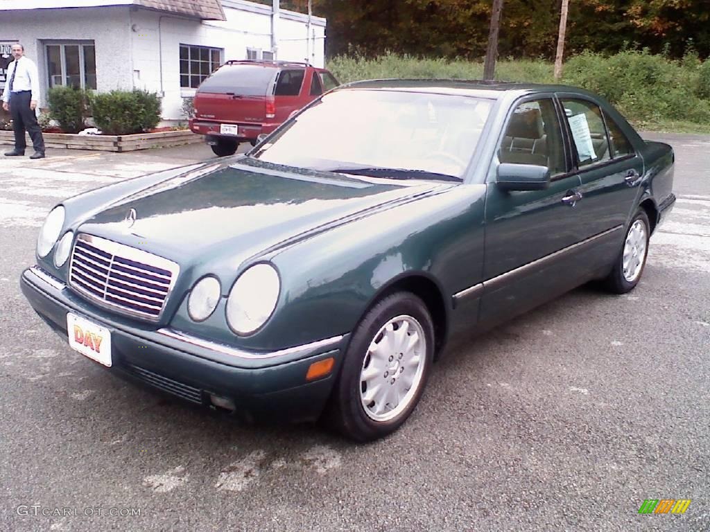 Brilliant Emerald Green Metallic Mercedes-Benz E