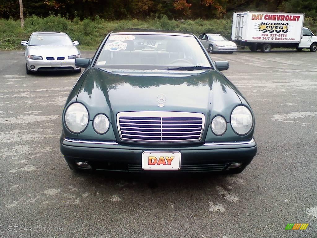 1998 E 320 Sedan - Brilliant Emerald Green Metallic / Parchment photo #2