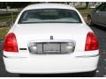 2007 Vibrant White Lincoln Town Car Signature  photo #6