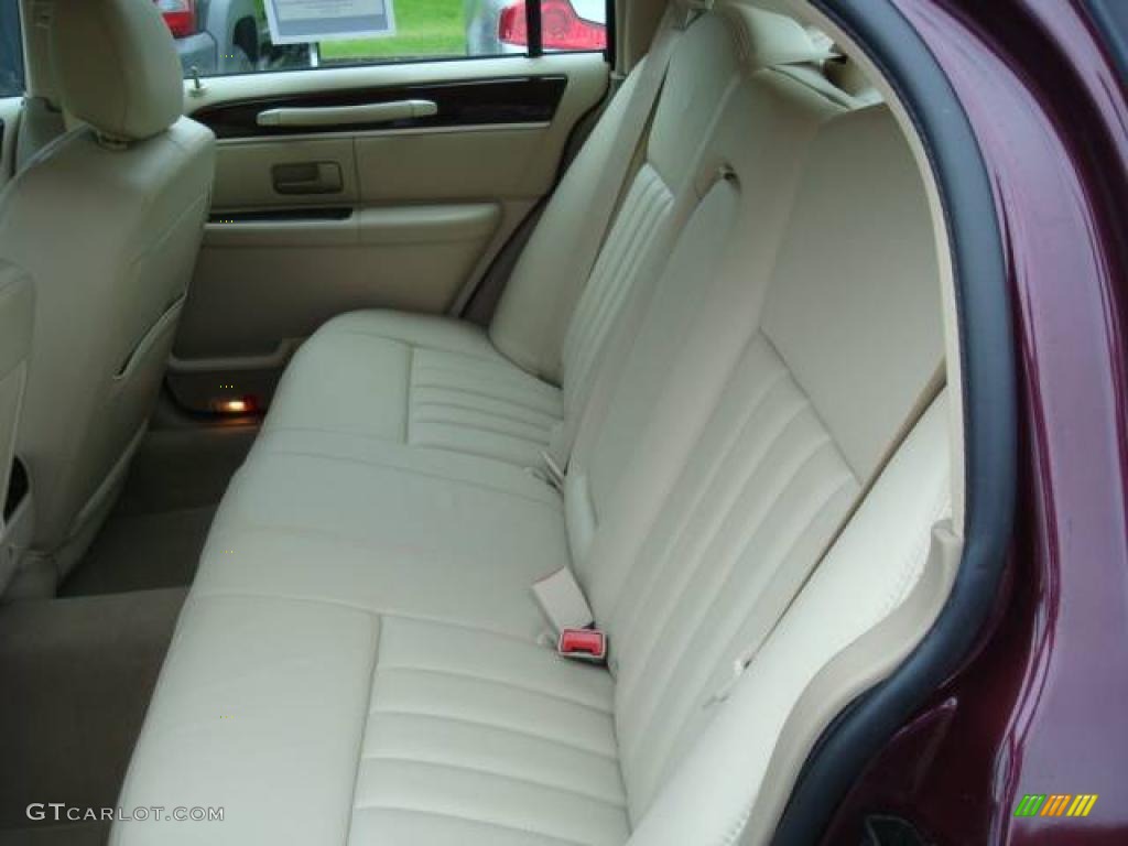 Light Camel Interior 2007 Lincoln Town Car Signature Photo #19510206