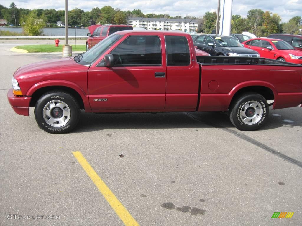 2001 S10 LS Extended Cab - Dark Cherry Red Metallic / Medium Gray photo #9