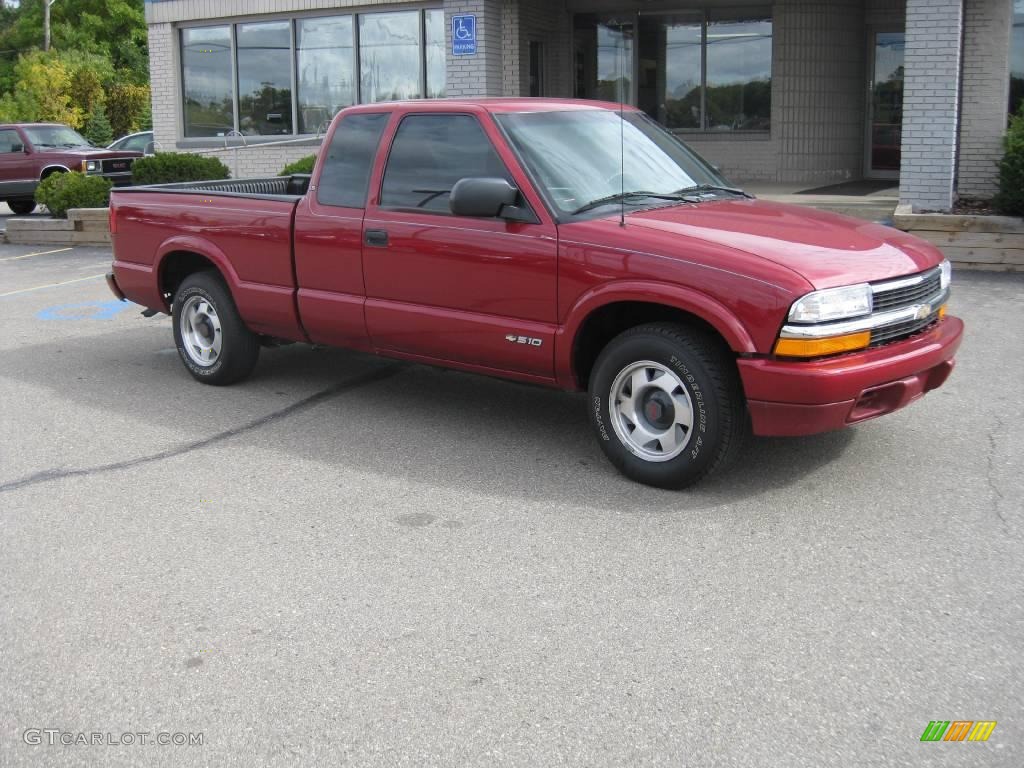 2001 S10 LS Extended Cab - Dark Cherry Red Metallic / Medium Gray photo #14