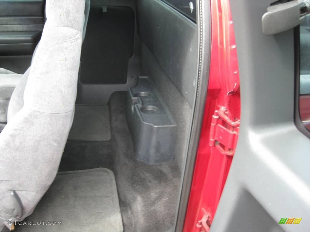 2001 S10 LS Extended Cab - Dark Cherry Red Metallic / Medium Gray photo #23