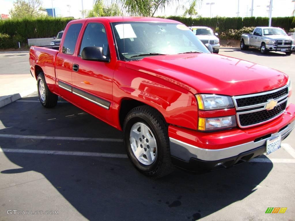 2006 Silverado 1500 LT Extended Cab - Victory Red / Dark Charcoal photo #4