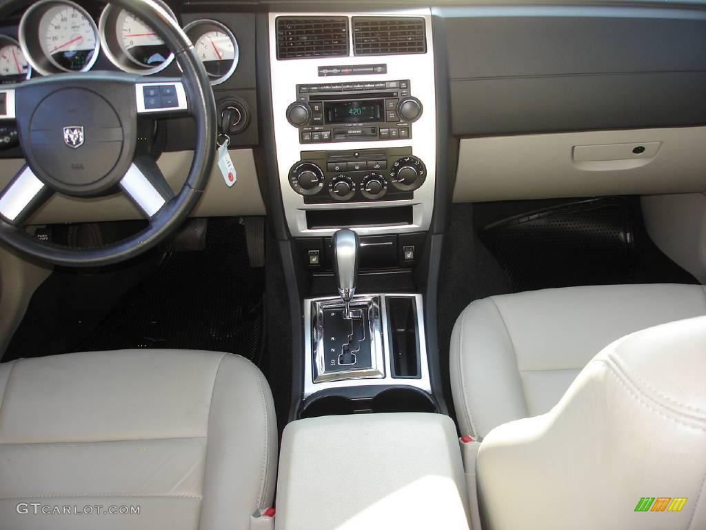 2007 Magnum R/T AWD - Marine Blue Pearl / Dark Slate Gray/Light Graystone photo #12