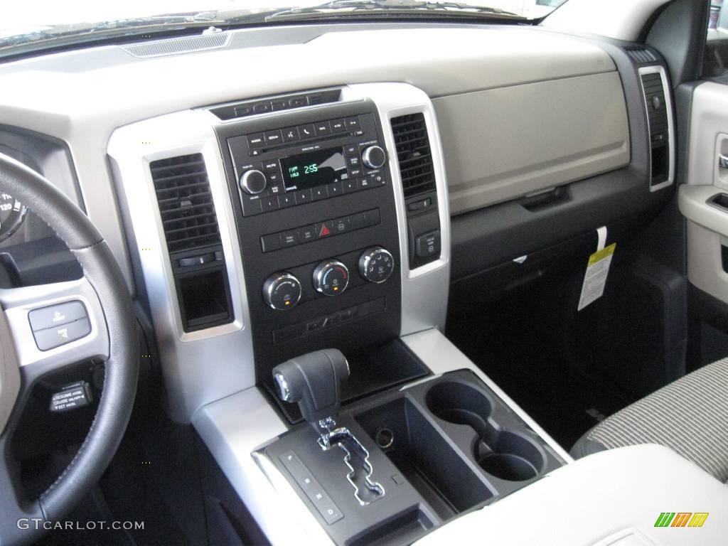 2010 Ram 1500 Big Horn Crew Cab - Inferno Red Crystal Pearl / Dark Slate/Medium Graystone photo #19