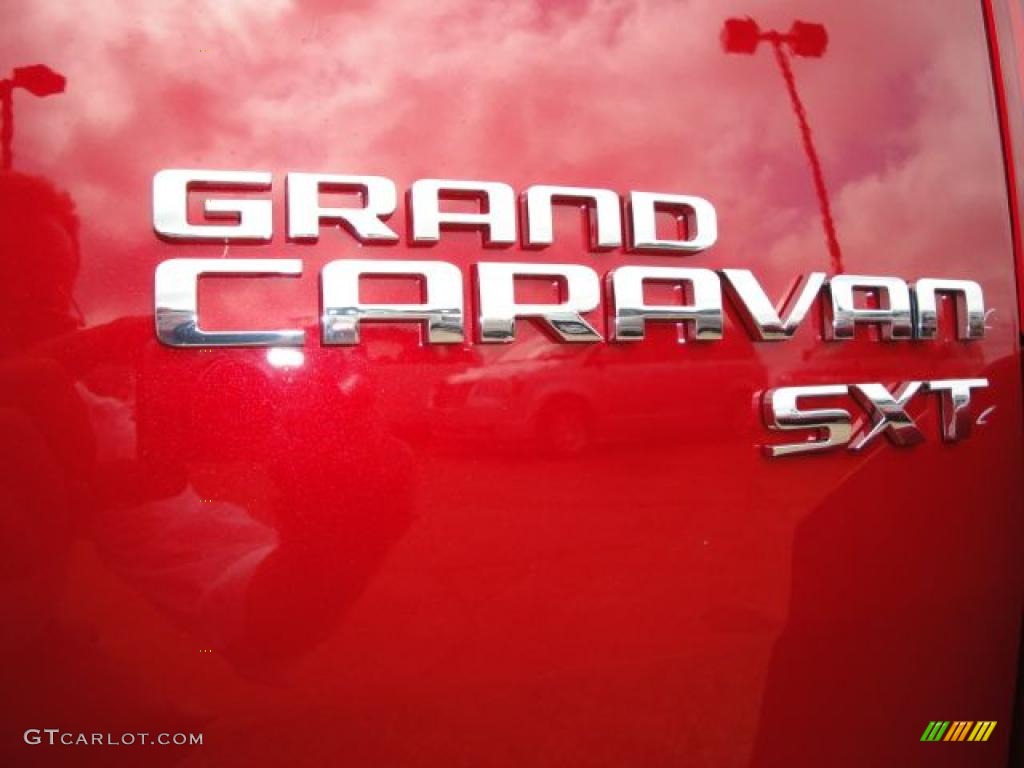 2010 Grand Caravan SXT - Inferno Red Crystal Pearl / Dark Slate Gray/Light Shale photo #17