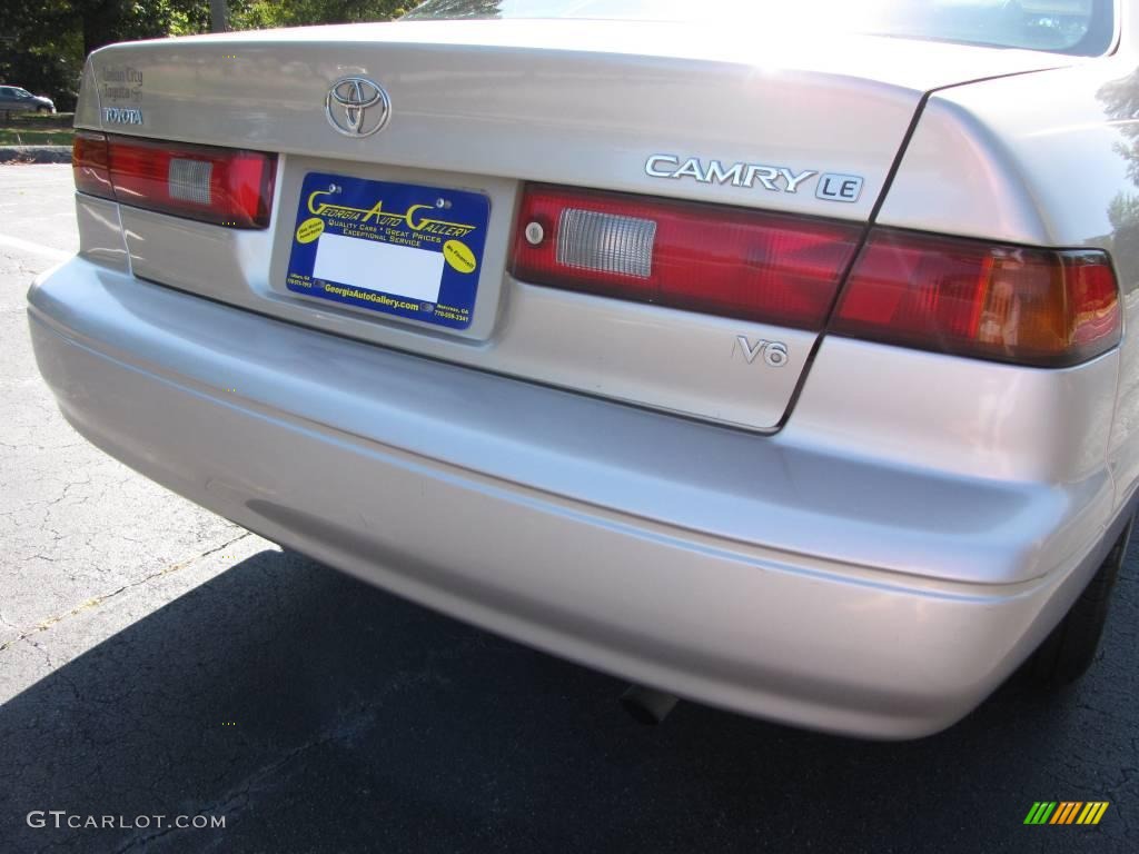 1998 Camry LE V6 - Cashmere Beige Metallic / Oak photo #18