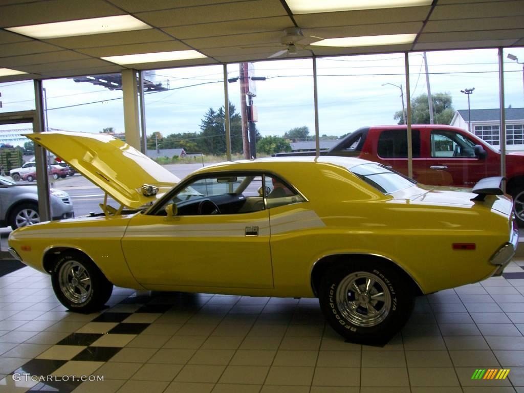 1972 Challenger Coupe - Top Banana Yellow / White photo #2
