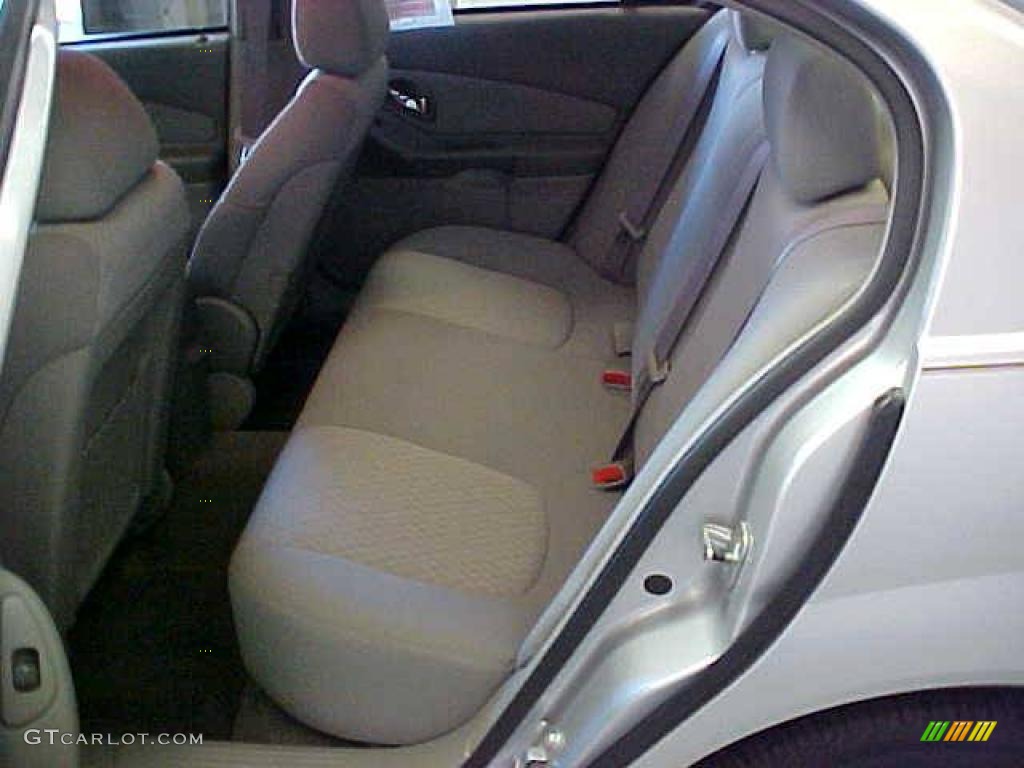 2005 Malibu Sedan - Galaxy Silver Metallic / Gray photo #17