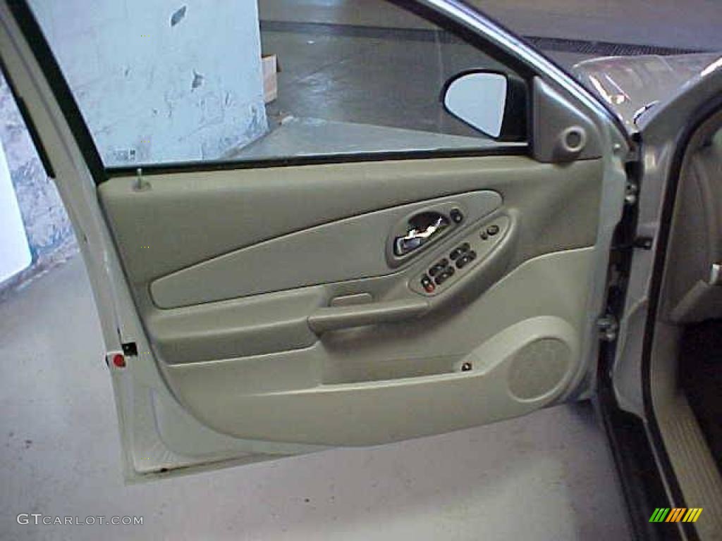 2005 Malibu Sedan - Galaxy Silver Metallic / Gray photo #18