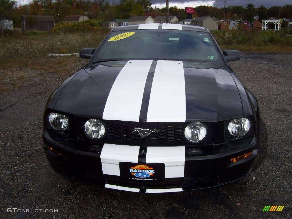 2007 Mustang GT Premium Coupe - Black / Dark Charcoal photo #2